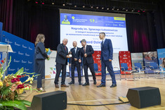 Wręczenie nagrody Olgierdowi Dziekońskiemu,
