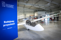 Nowy hangar Akademickiego Ośrodka Szybowcowego w Bezmiechowej