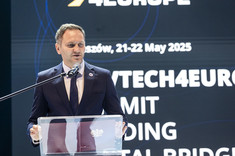 Wiceminister cyfryzacji R. Rosiński,